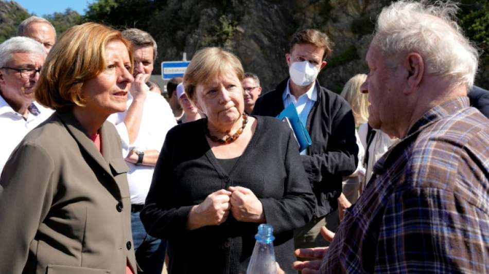 Merkel sichert Betroffenen von Flutkatastrophe in Rheinland-Pfalz Solidarit&auml;t zu