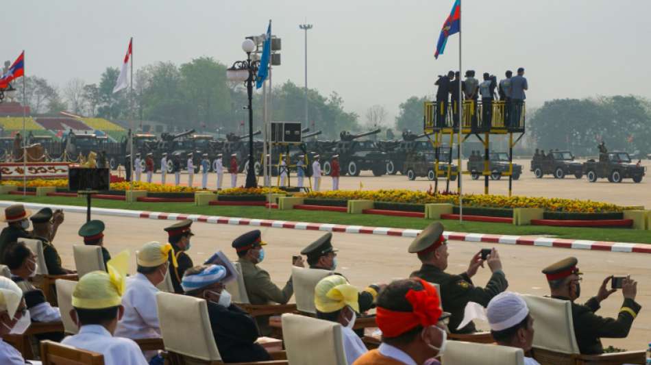Myanmars Junta demonstriert mit einer Milit&auml;rparade St&auml;rke