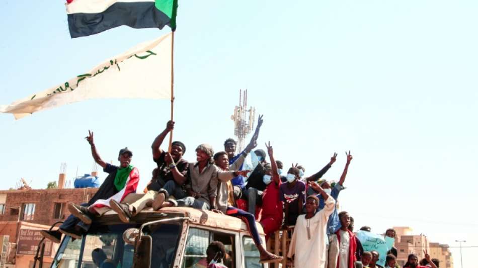 Polizei im Sudan setzt Tr&auml;nengas gegen zehntausende Demonstranten ein