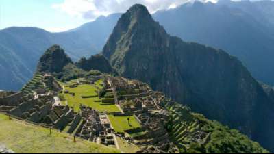Japanischer Tourist ganz allein in Machu Picchu 