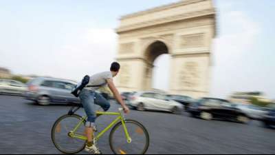 Auto-Reklame in Frankreich muss für umweltfreundliche Alternativen werben