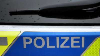 Polizei in NRW muss Klopapierkäuferin in Handfesseln aus Einkaufsmarkt tragen