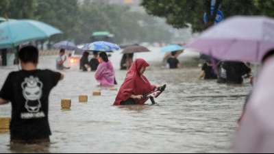Zw&ouml;lf Menschen sterben in &uuml;berfluteter U-Bahn in China