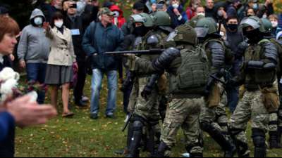 Polizei in Belarus löst Protestmarsch mit Warnschüssen auf - Über 120 Festnahmen
