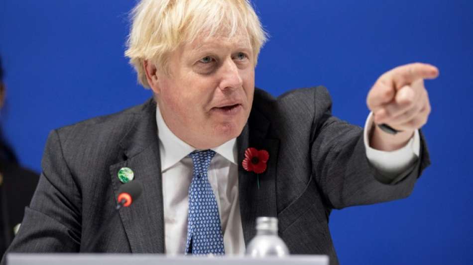 Premier Johnson reist im Flugzeug von COP26 in Glasgow zur&uuml;ck nach London