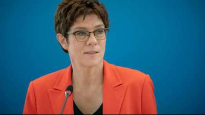 Kramp-Karrenbauer: US-Teilnahme an EU-Verteidigungsprojekt ist "Quantensprung"