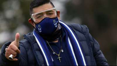 Maradona begibt sich wegen Corona-Verdachtsfall bei Leibwächter in Quarantäne
