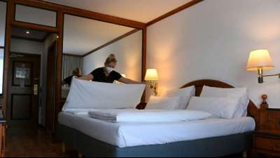 Gastronomie-Gewerkschaft fordert bessere Arbeitsbedingungen im Gastgewerbe