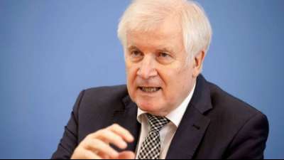 Seehofer: Testpflicht mit strengen Kontrollen und Bu&szlig;geldern durchsetzen