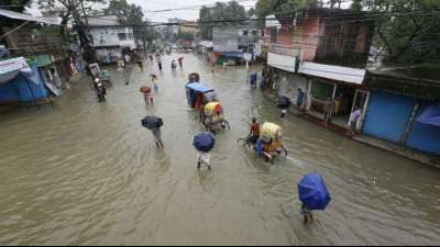 Ein Drittel von Bangladesch nach heftigem Monsun-Regen unter Wasser