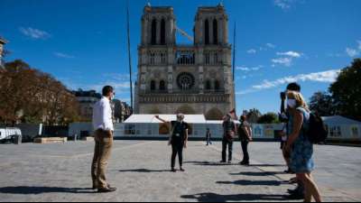 Hammer-Angreifer von Notre-Dame in Paris vor Gericht