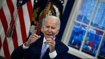Biden unterzeichnet Importverbot f&uuml;r Waren aus chinesischer Provinz Xinjiang