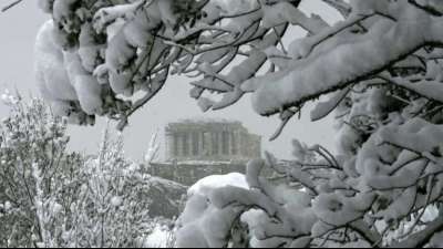 Ungew&ouml;hnlicher Schnee in Athen und Umgebung sorgt f&uuml;r Verkehrschaos