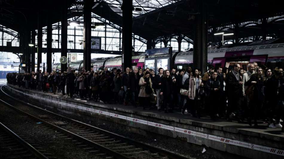 Streik in Frankreich führt zu Ausfällen bei Zügen und Flügen