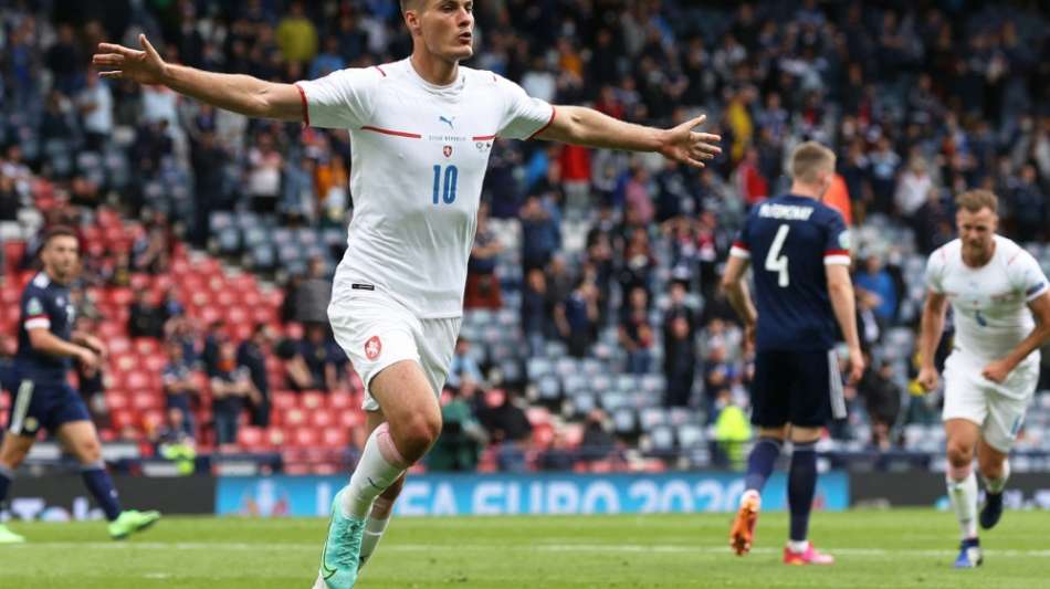 Tor fast von der Mittellinie: Schick schockt Schotten beim EM-Comeback