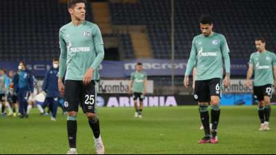 Schalker Spieler nach Abstieg von Fans attackiert 