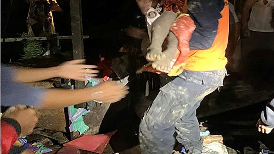 Elf Tote bei Erdrutschen in Indonesien