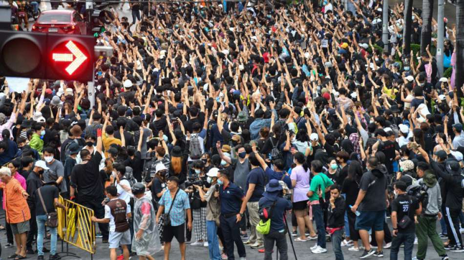 Tausende Demonstranten in Thailand trotzen erneut Versammlungsverbot