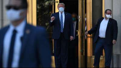 Trump verlässt Krankenhaus - und nimmt vor Weißem Haus Schutzmaske ab