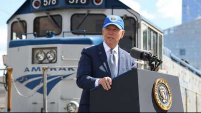 Biden verspricht zu 50. Geburtstag von Bahngesellschaft Amtrak Investitionen