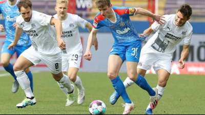 Kiel im Aufstiegsrennen zur&uuml;ck - D&uuml;sseldorf l&auml;sst es abrei&szlig;en