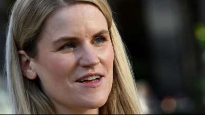 Facebook-Whistleblowerin fordert in Br&uuml;ssel strengere Regeln f&uuml;r Online-Riesen