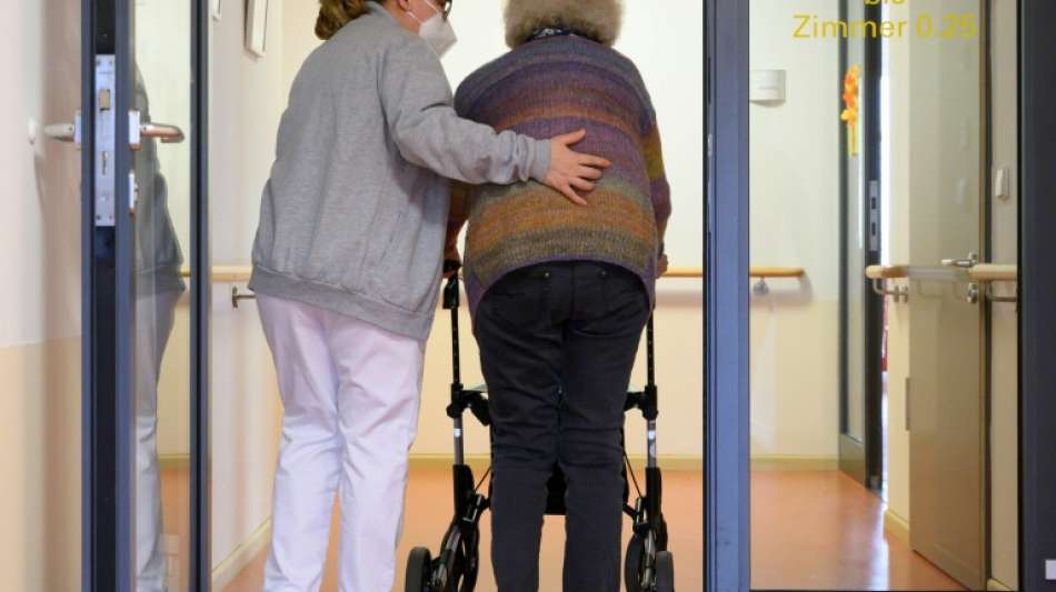 Deutlich mehr Pflegeheimbewohner laut Bericht auf Sozialhilfe angewiesen