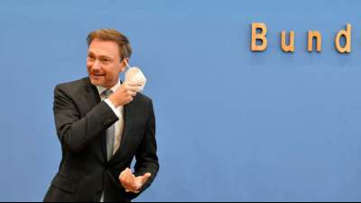 Lindner fordert nach Astrazeneca-Stopp raschen Impfgipfel