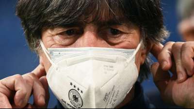 Fu&szlig;ball: Joachim L&ouml;w nicht Gast bei drei Bundesliga-Topspielen