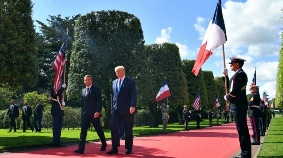 Trump und Macron applaudieren D-Day-Veteranen
