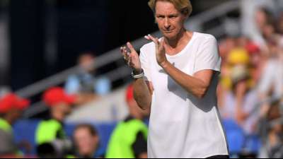 DFB verl&auml;ngert mit Bundestrainerin Voss-Tecklenburg bis 2023