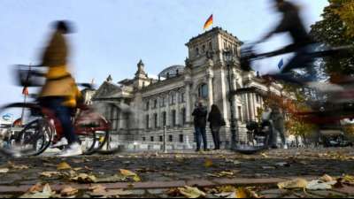 Bundestag beschlie&szlig;t neues Gesetz zu Corona-Ma&szlig;nahmen