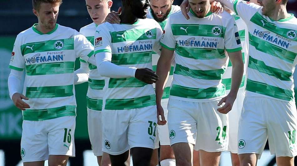 F&uuml;rth siegt nach R&uuml;ckstand und festigt Rang zwei