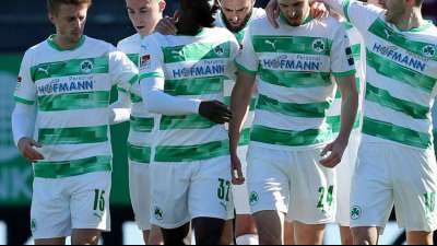 F&uuml;rth siegt nach R&uuml;ckstand und festigt Rang zwei