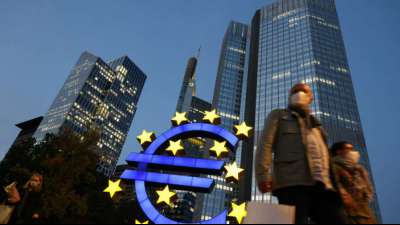 EZB lässt Leitzinsen und Pandemie-Notprogamm unverändert 