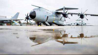 Bericht: Scholz will Bundeswehr zum Sparen zwingen