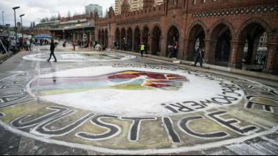 Fridays for Future wirbt mit gro&szlig;formatigen Botschaften f&uuml;r mehr Klimaschutz