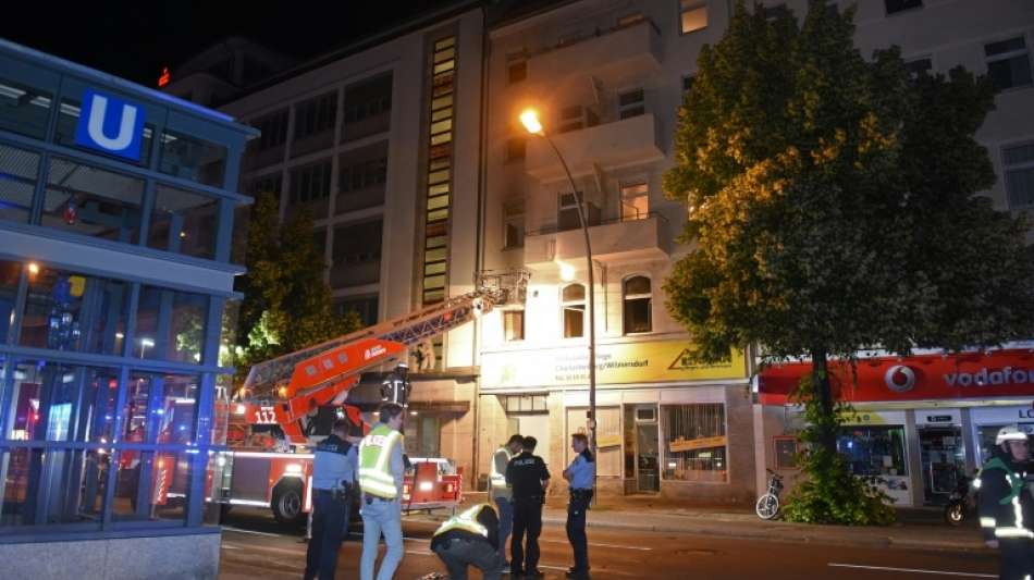 Mutter und Tochter springen bei Wohnungsbrand in Berlin aus dem Fenster
