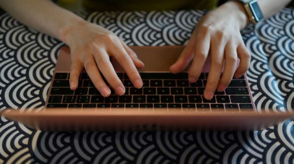 Studie: Deutsche gaben 2020 pro Kopf rund 800 Euro f&uuml;r Online-Shopping aus