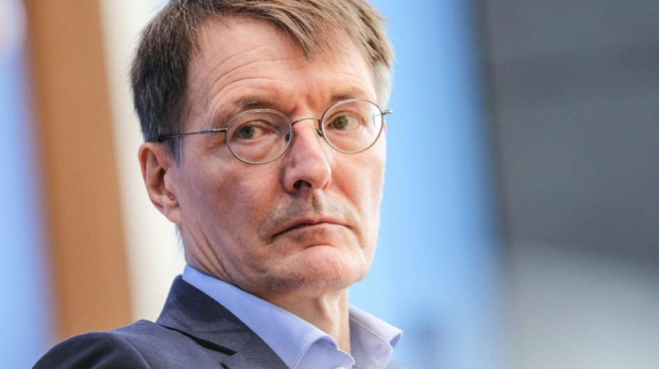 Minister Lauterbach l&auml;sst Frage von Reisebeschr&auml;nkungen offen