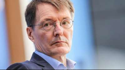 Minister Lauterbach l&auml;sst Frage von Reisebeschr&auml;nkungen offen