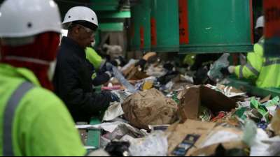 Gedruckte Zeitungen am Ende? Hohe Preise auf Papiermarkt