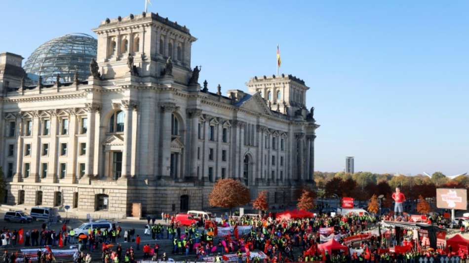 Zehntausende Metall-Besch&auml;ftigte fordern fairen Wandel der Industrie