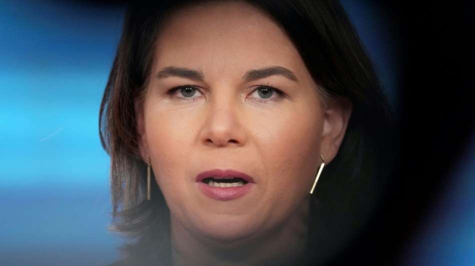 Au&szlig;enministerin Baerbock spricht mit Chinas Au&szlig;enminister