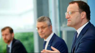 Wieler und Spahn mahnen wegen Delta-Variante Impfschutz an