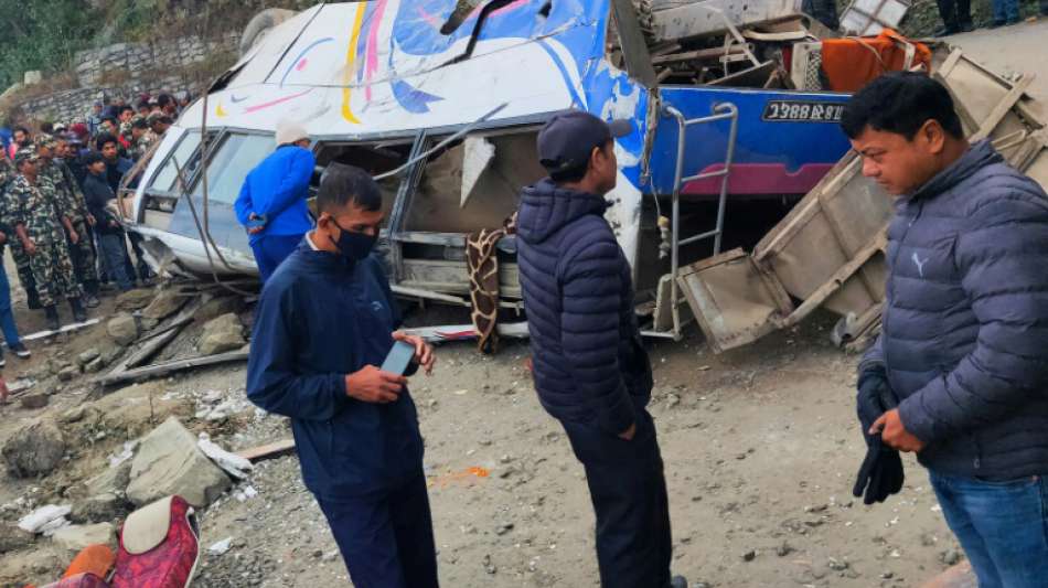 Mindestens 14 Tote bei Busunglück in Nepal