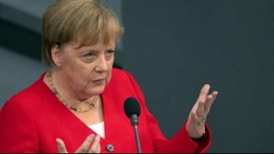 Merkel ist gegen ein Grundrechte-Entzug bei Rechtsextremisten