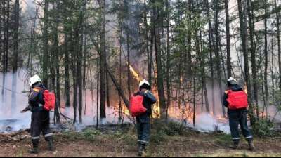 Russland entsendet zus&auml;tzliche Feuerwehrleute nach Sibirien
