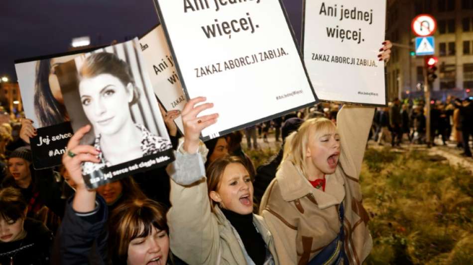 Zehntausende demonstrieren in Polen nach Tod von schwangerer Frau