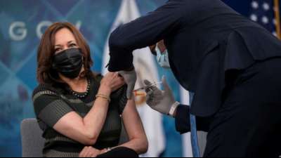 US-Vizepr&auml;sidentin Harris erh&auml;lt Auffrischungsimpfung gegen Corona